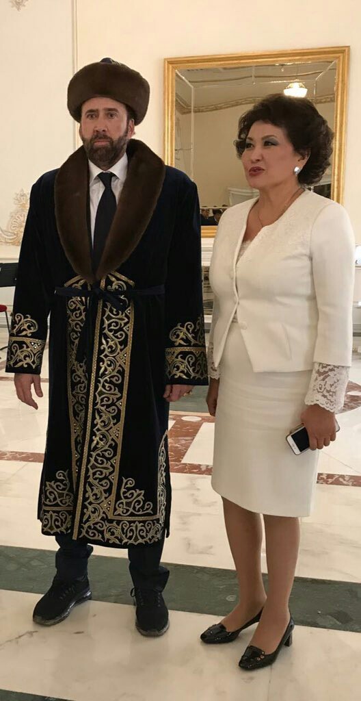 Николас Кейдж в казахском костюме