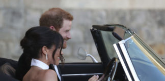 Принца Гарри и Меган Маркл на свадьбе катаются в Jaguar